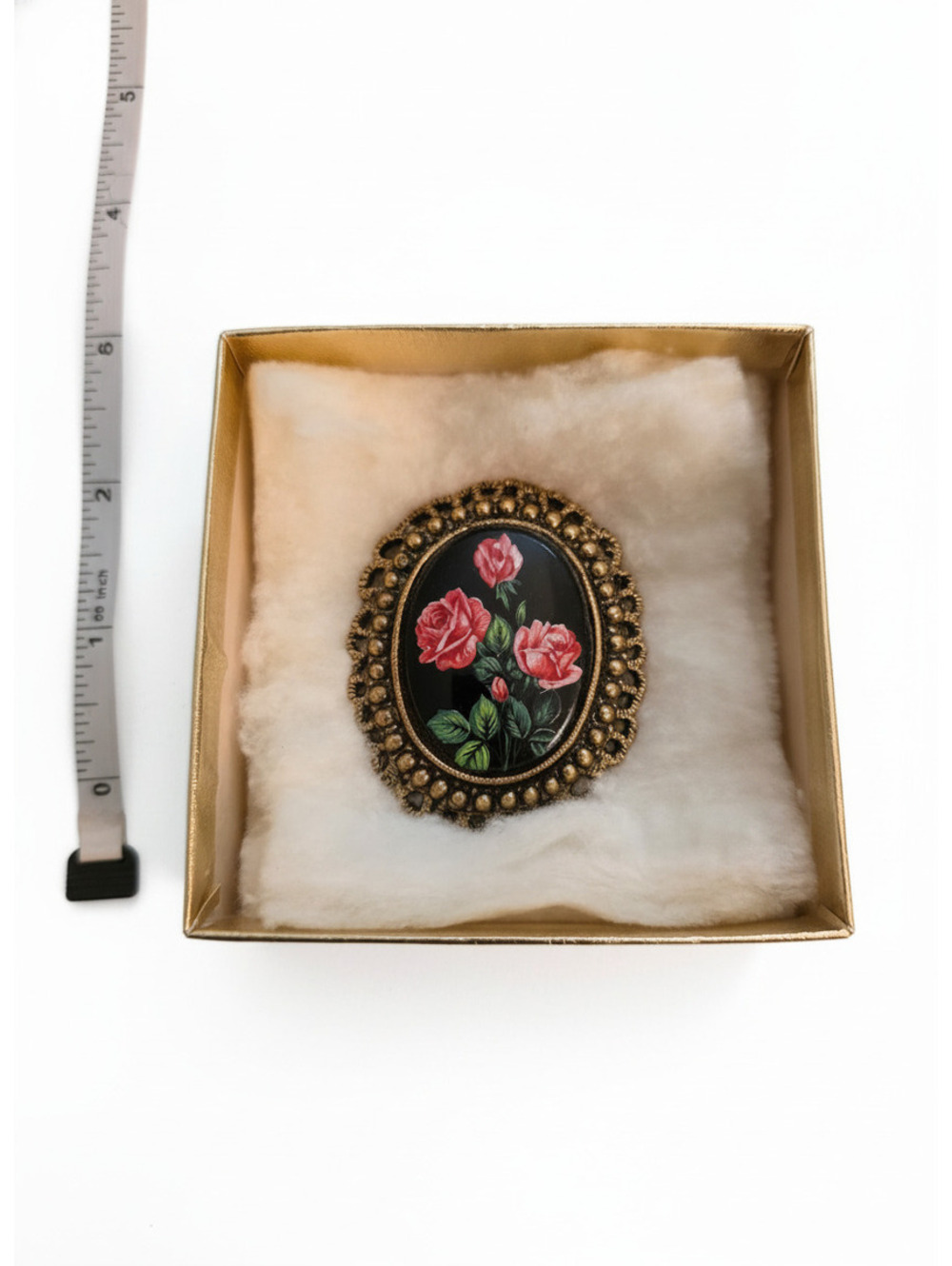 Vintage Floral Oval Brooch with Pink Roses and Gold-Tone Frame